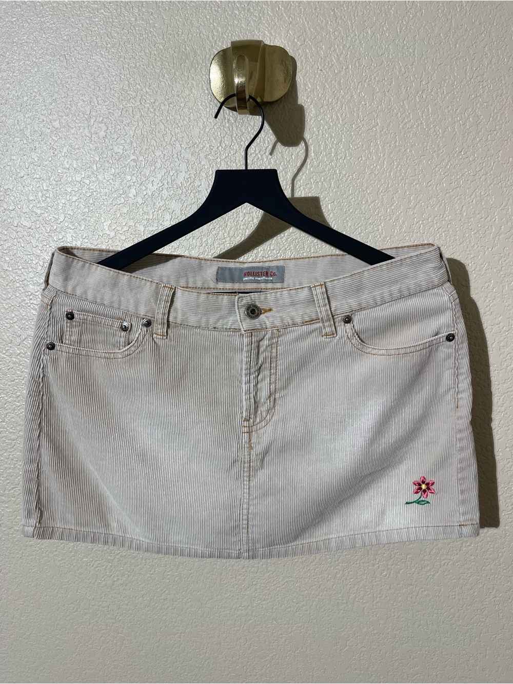 Hollister Cream Corduroy Skirt with Subtle Gold Stitching
